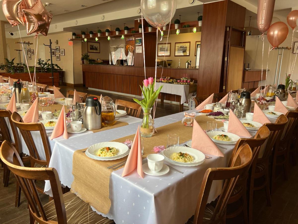 Ludowa Restauracja & Noclegi Kietrz 外观 照片