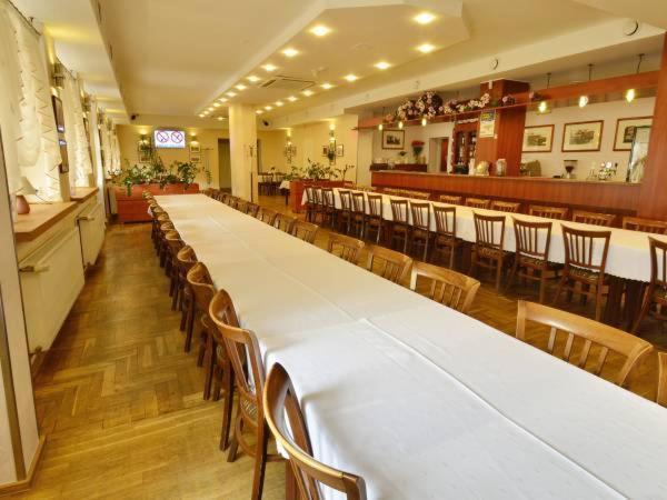 Ludowa Restauracja & Noclegi Kietrz 外观 照片