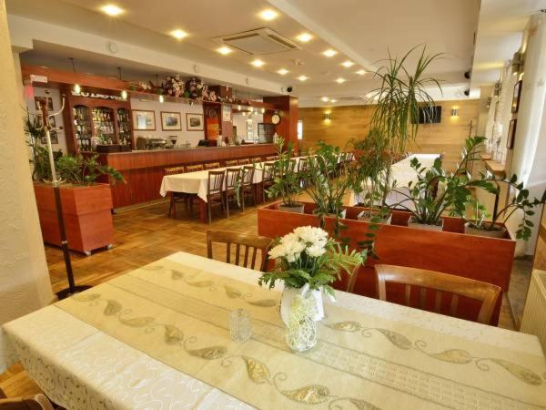 Ludowa Restauracja & Noclegi Kietrz 外观 照片